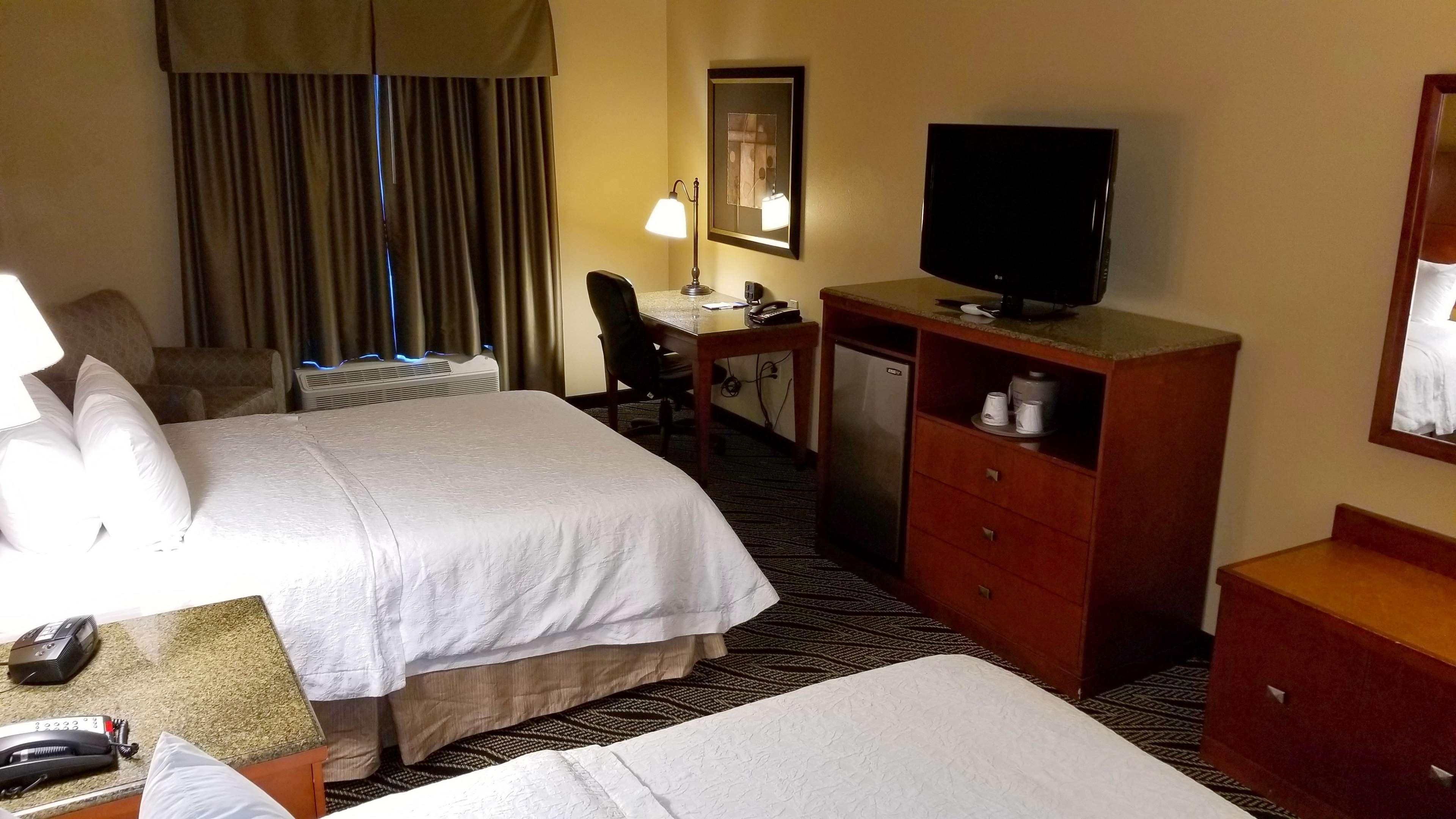 Hampton Inn Брайант Экстерьер фото