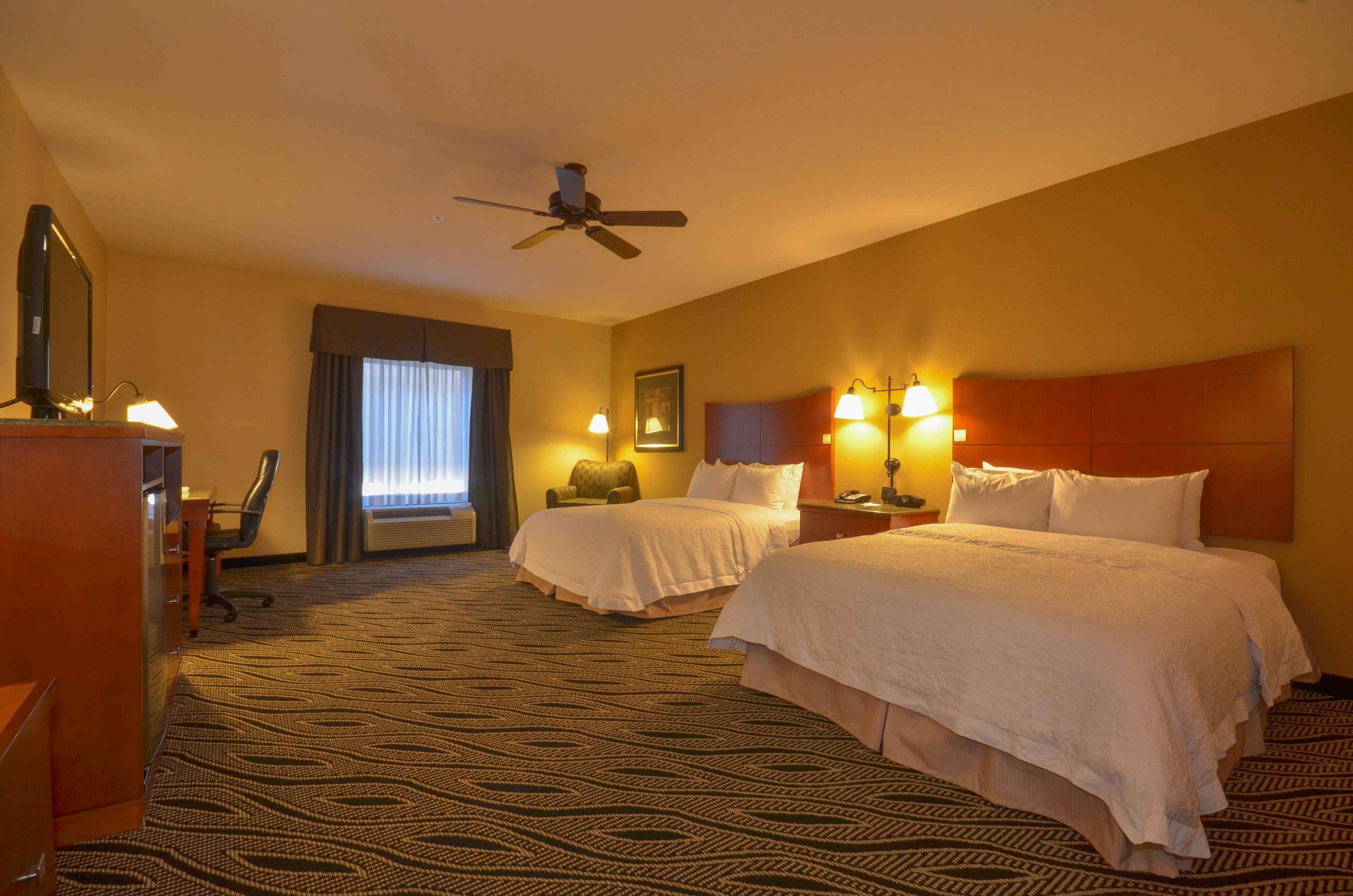 Hampton Inn Брайант Экстерьер фото