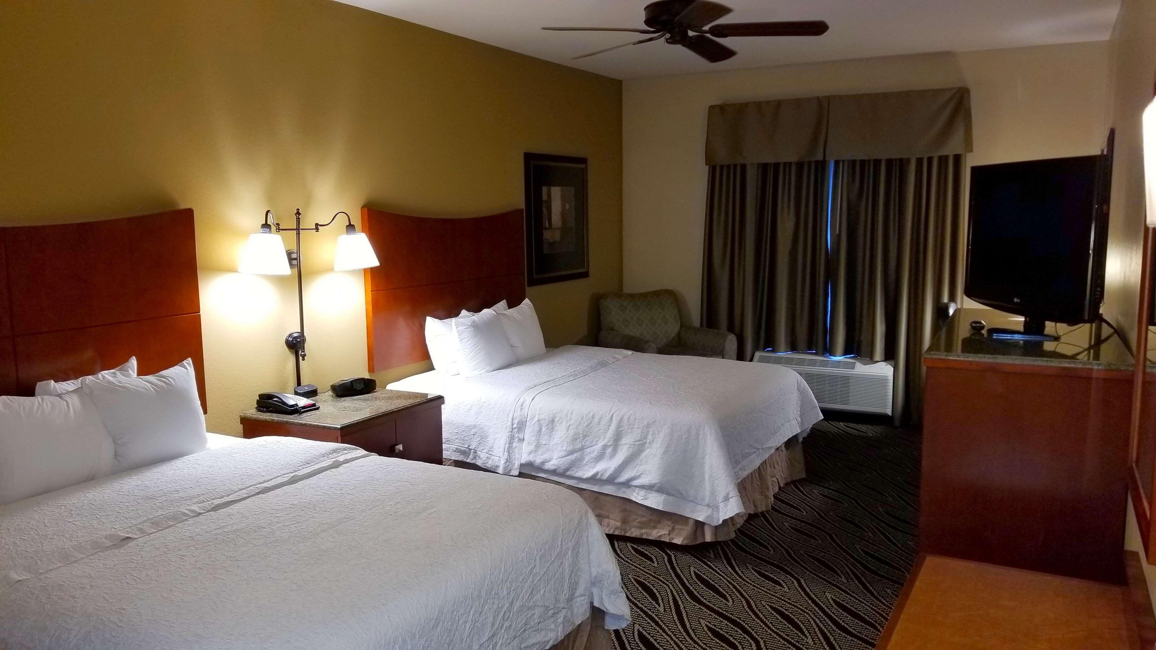Hampton Inn Брайант Экстерьер фото