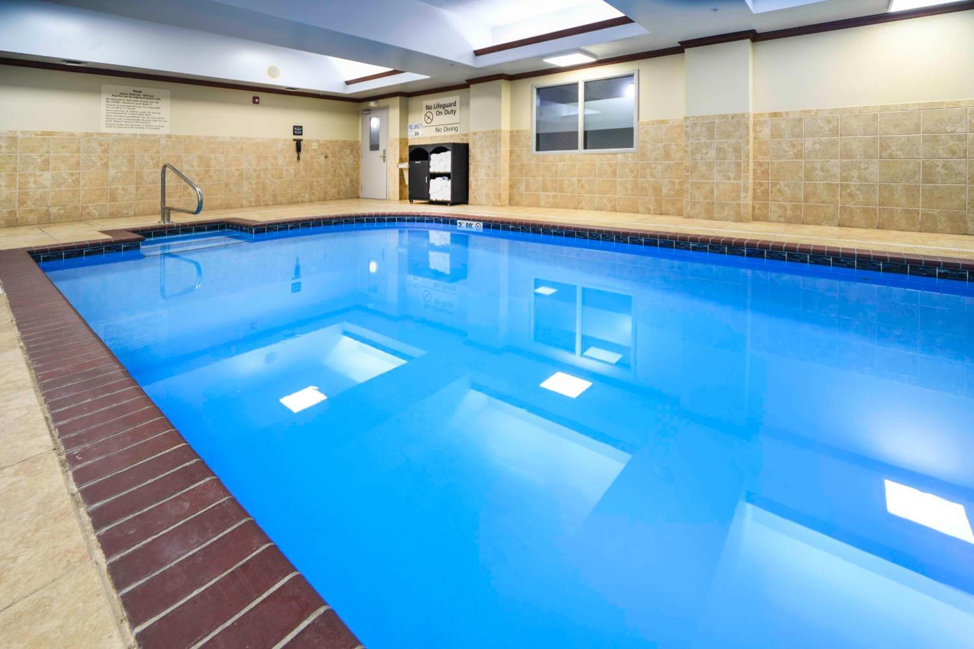 Hampton Inn Брайант Экстерьер фото