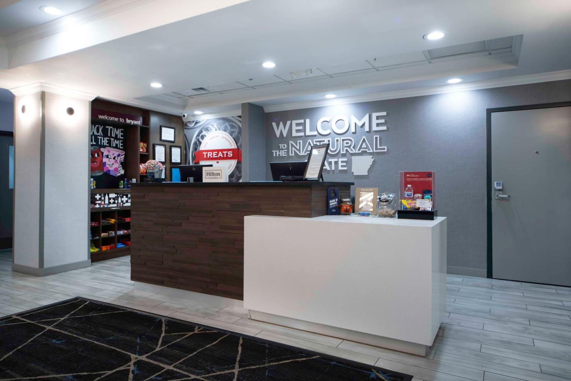 Hampton Inn Брайант Экстерьер фото